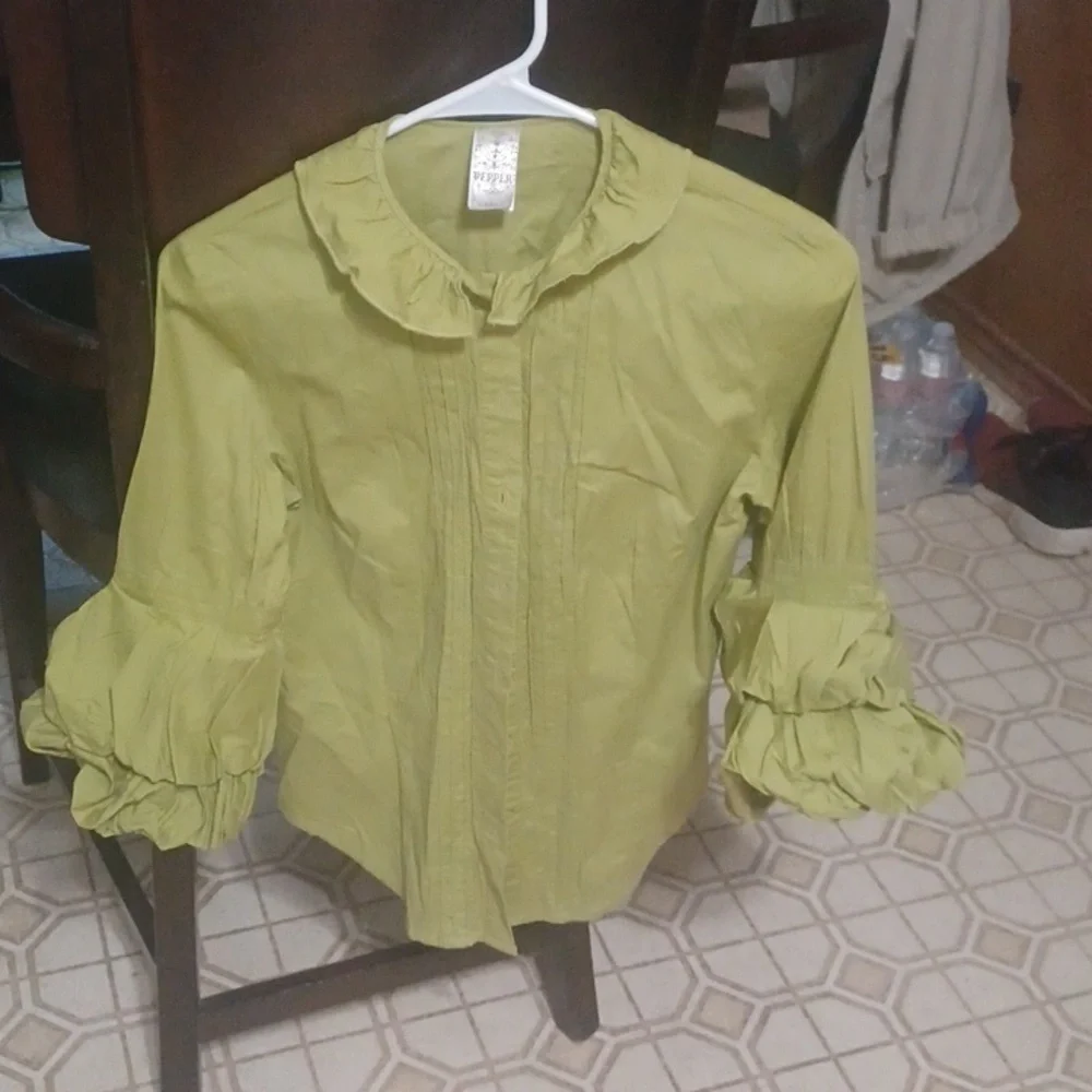 BEAUTIFUL BLOUSE! - Picture 2 of 5